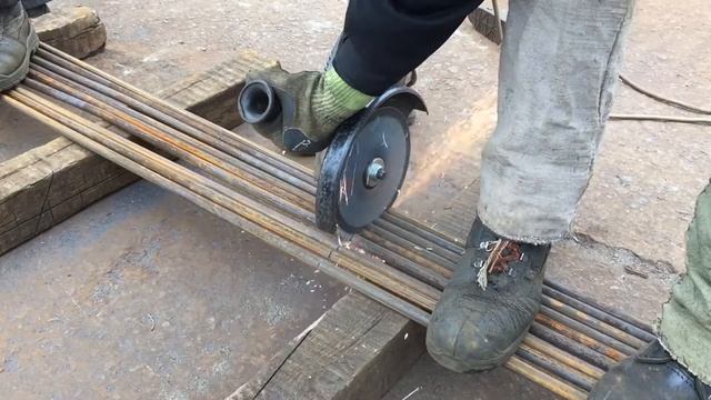 Как правильно порезать, круг 16 мм, болгаркой. смотреть онлайн