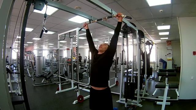 Подтягивания прямым средним хватом, прямым широким хватом, обратным хватом. смотреть онлайн