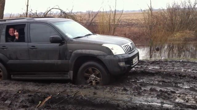 TOYOTA Land Cruiser 120 in mud part2 смотреть онлайн