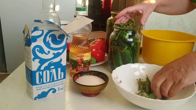 Рецепт вкусных малосольных огурцов на зиму.Огурцы ,,Изумрудные ". смотреть онлайн