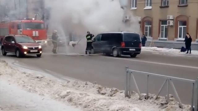 Рязань: горит Мерседес Вито смотреть онлайн