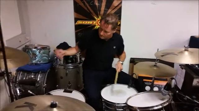 Fuzzed Up! Karsten Roos on drums, Dennis on bass & Brian on guitar! смотреть онлайн