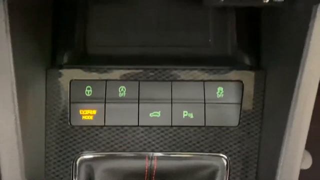 Skoda Octavia Combi 2.0 TDI RS смотреть онлайн