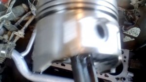 Заклинили поршня в пальцах???