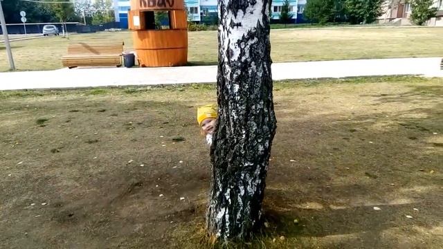 #осень, Ева на прогулке на пляже, играет, забавно катается смотреть онлайн