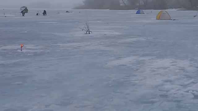 Рыбалка Харьковская область Мартовая.Зимняя рыбалка 2021.Рыбалка на плотву. смотреть онлайн
