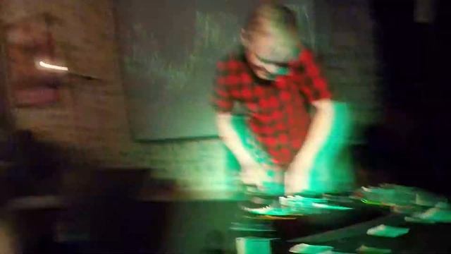 Хороший dj и отличная атмосфера. Зашел в кафе.