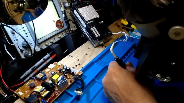 УСКОРЕННОЕ ИЗМЕРЕНИЕ ESR, НЕ ВЫПАИВАЯ КОНДЕНСАТОРОВ. Ремонт монитора смотреть онлайн