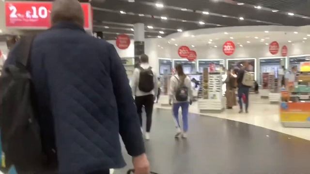 V - 389 Duty Free inside Stansted Airport # buying presents # many stuff # short vid смотреть онлайн