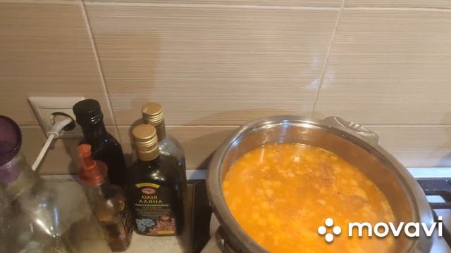 Гороховый суп. Гороховый суп с копчёной курицей и сухариками смотреть онлайн