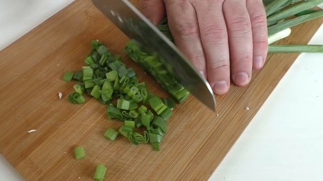 Очень просто! Готов мгновенно с большим количеством зеленого лука / Заливной пирог с мясом смотреть онлайн