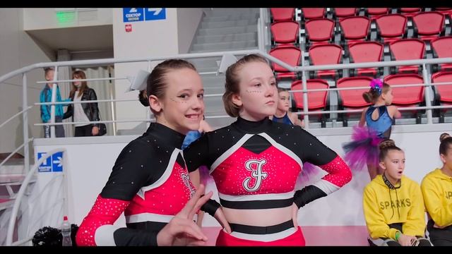 Черлидерша @OreoVeronika на соревнованиях.