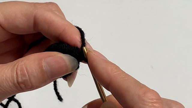 Повязка кошечка из плюшевой пряжи. Вяжем крючком. смотреть онлайн