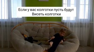 Обучает малышей "Как правильно надеть колготки"