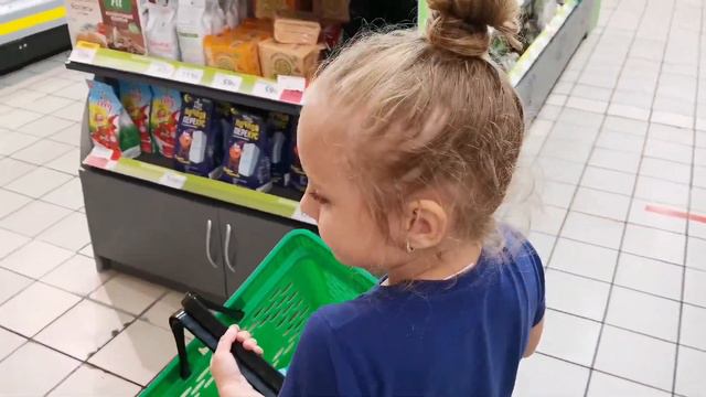 Дала дочке 1000 рублей. На что ребенок ПОТРАТИТ ДЕНЬГИ? смотреть онлайн