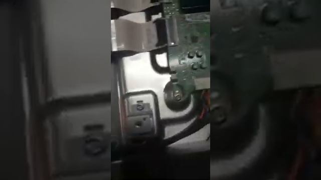 КАК ГОРИТ МАТРИЦА ТЕЛЕВИЗОРА. ЗАМЕНА ЭКРАНА смотреть онлайн