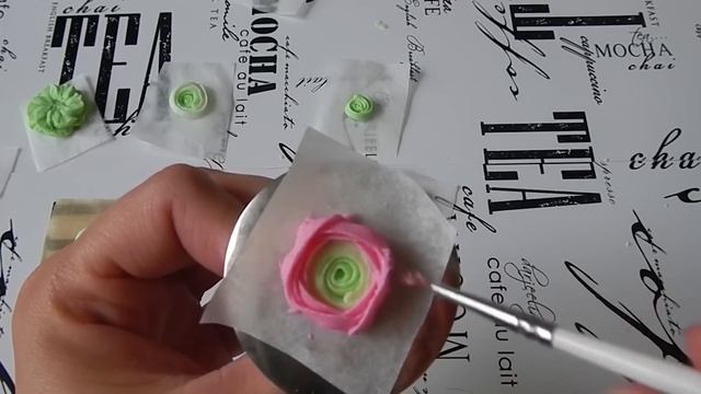 цветы из айсинга (ранункулюсы)/ How to pipe royal icing flowers (ranunculus) смотреть онлайн