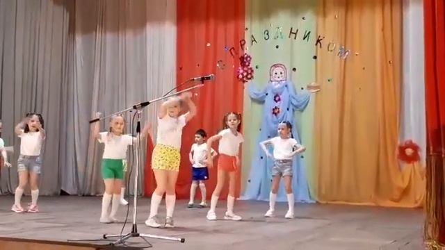 День матери!.. Дети поздравляют мам. смотреть онлайн