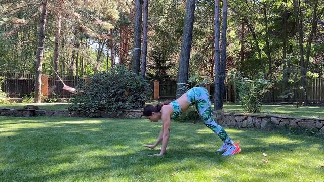 Тренировка на природе в лосинах NV смотреть онлайн