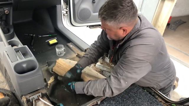 Volkswagen Сaddy разборка пола Зачем нудно переделывать ваш автомобиль #BerdosEdition смотреть онлайн