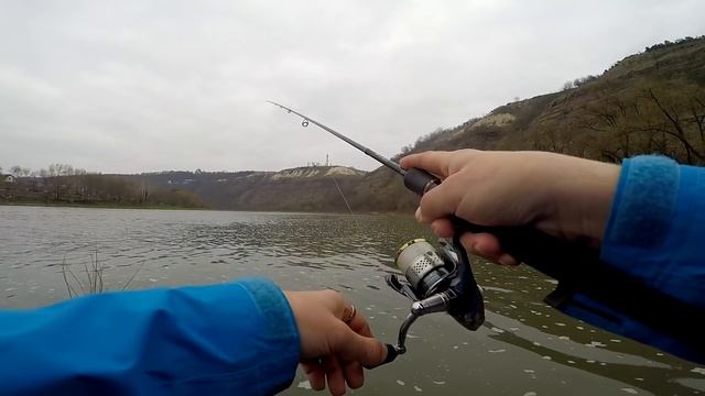 Ловля окуня на джиг весной смотреть онлайн