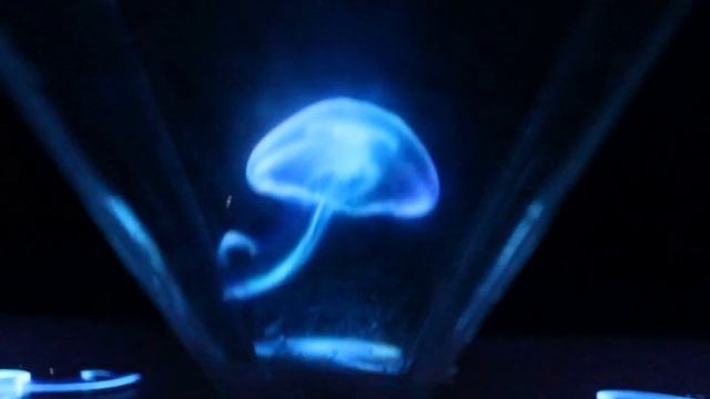 Чудо игрушка своими руками. Голографическая пирамида своими руками. 3D видео смотреть онлайн