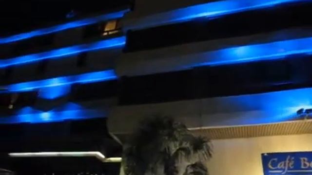 RGB прожектор на фасаде Швейцарской гостинници смотреть онлайн