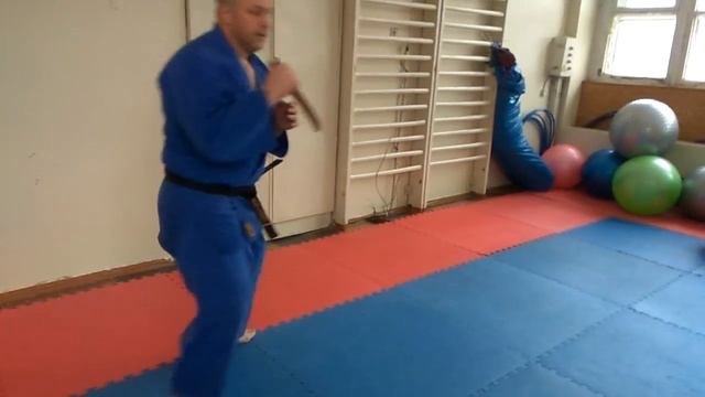 Упражнение с ножом Обратный хват смотреть онлайн