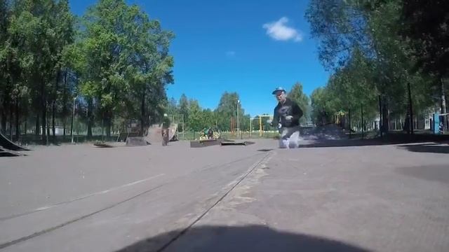 Самокатчики в скейт парке смотреть онлайн