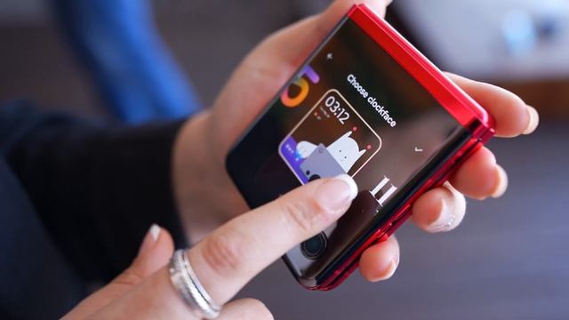 Motorola Razr+ And Razr (2023) Hands On! This Is HUGE