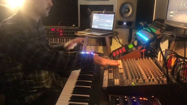 CFK Jams: DAWless w/ Deluge-MPC1000-Roland TR8-Novation Peak-Yamaha Reface CP-Microkorg-Mackie смотреть онлайн