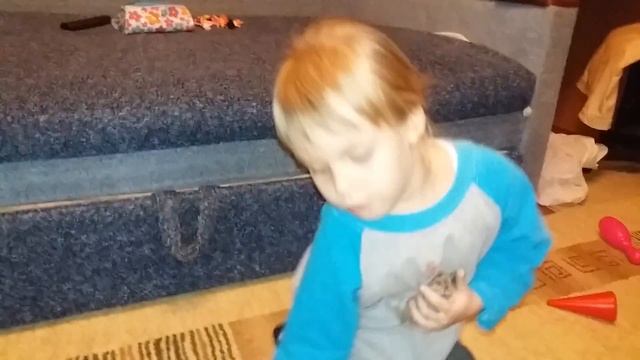 Бурундуки в лабиринте. Или как в 5 лет самому сделать лабиринт. смотреть онлайн