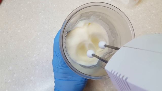 Сливки любой жирности в домашних условиях?из молока и масла ? Homemade heavy cream смотреть онлайн