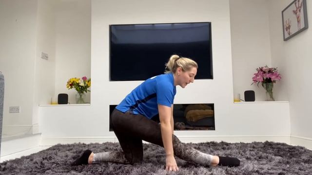 Camden gym club - stretching splits смотреть онлайн