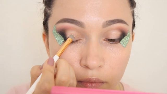 Smoky eyes makeup. Макияж для нависшего века с заостренной стрелкой. смотреть онлайн