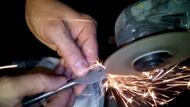 Как вырезать отверстие в жести смотреть онлайн