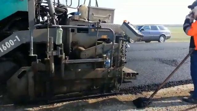 Асфальтоукладчик Vögele 1600 смотреть онлайн