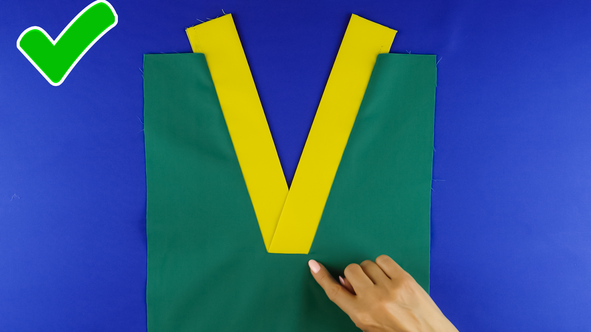 Советы от опытной портнихи. Как обработать V - образный вырез. Так шьют в ателье. (Подборка №10) смотреть онлайн