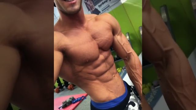 Ifbb pro champion ondrej kmostak muscle flexing смотреть онлайн