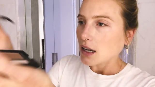 Dree Hemingway’s Real-Girl Guide to No-Makeup Makeup | Beauty Secrets | Vogue смотреть онлайн