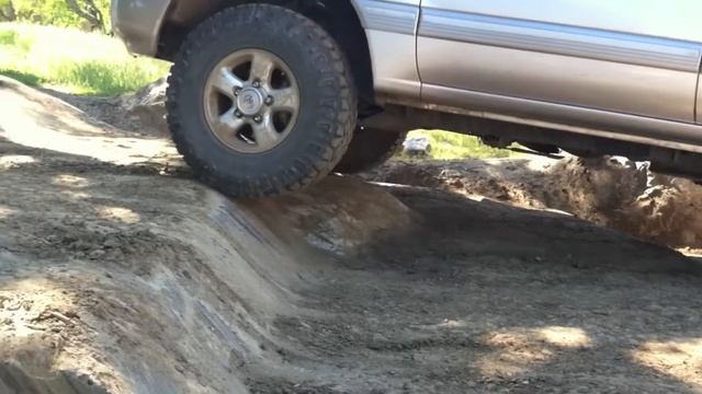 Land Cruiser 100 Obstacle Course смотреть онлайн