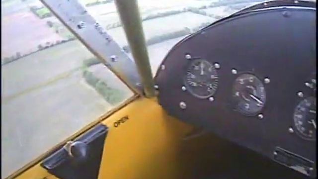 Learning to fly and land a J3 Cub tailwheel смотреть онлайн