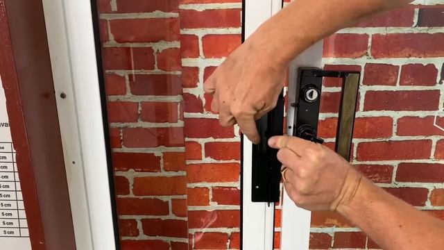 Locking Bracket / how it works / lock glass sliding door into PatioLink pet door insert смотреть онлайн