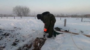 Копаем зимой с отбойником P.I.T. GSH65-D1 в Казани