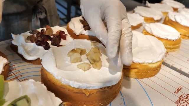 Великолепный цветочный торт с фруктовой начинкой Корейский десерт смотреть онлайн