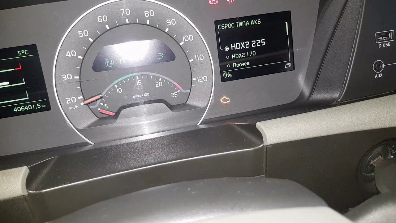 VOLVO FH 16 и FH 4 просит заменить АКБ устранение ошибки. смотреть онлайн