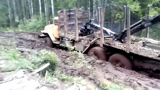 По жосткому Бездорожь на грузовике Урал 6-ти мастовом. смотреть онлайн