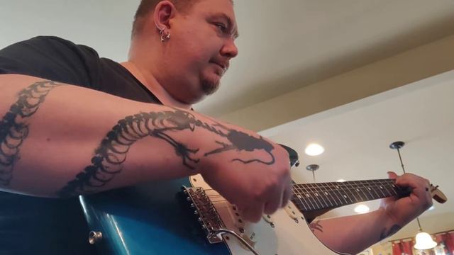 Turquoise Fender Stratocaster смотреть онлайн