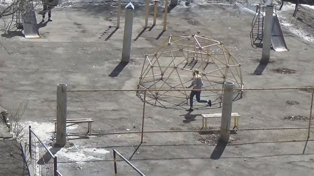Как резвятся кэжуальные посаны и тёлачки. Саратов смотреть онлайн