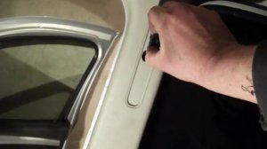 снятие обшивы средней стойки на рено сандеро